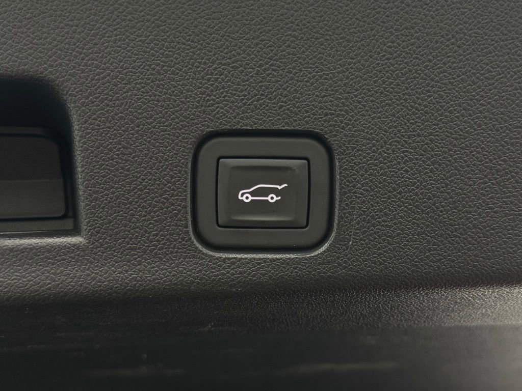 Used 2025 GMC Acadia Denali w/ LPO, Floor Liner Package image 12