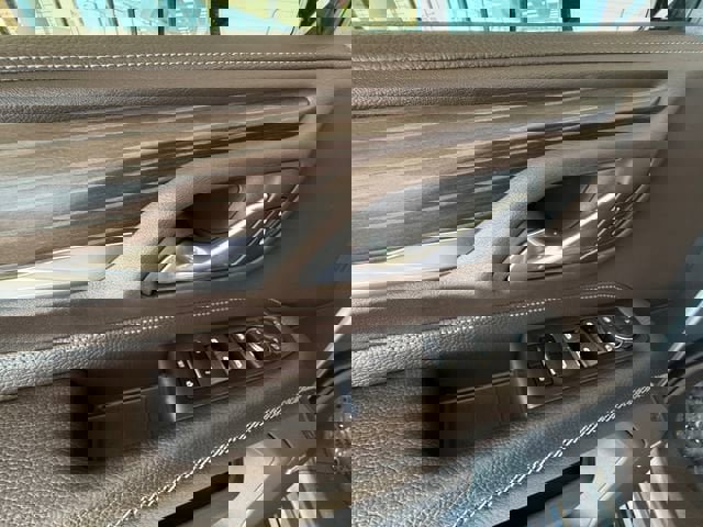 Used 2024 GMC Yukon XL Denali w/ Advanced Technology Package image 11