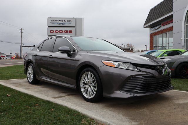 Used 2018 Toyota Camry XLE image 2