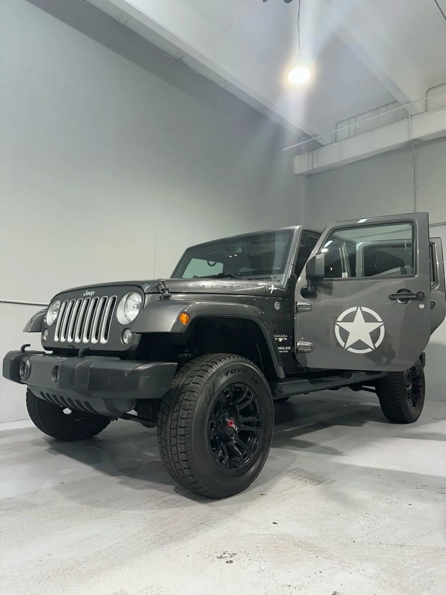 Used 2017 Jeep Wrangler Unlimited Sahara w/ Connectivity Group image 28