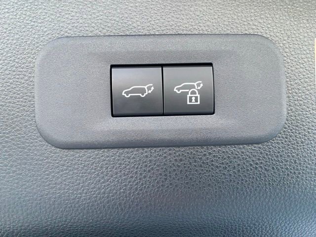 Used 2025 Toyota Crown Signia AWD/4WD image 9