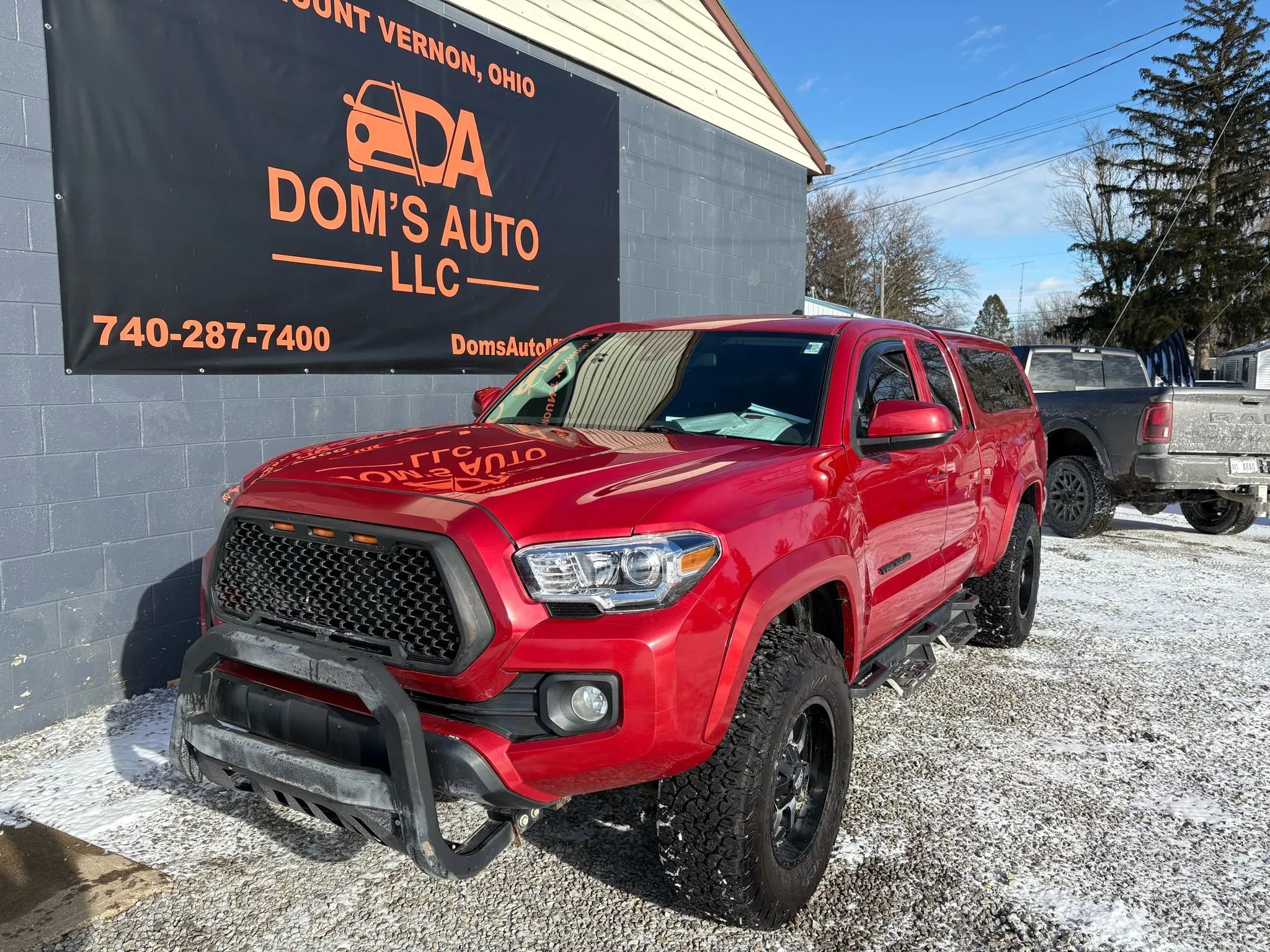 Used 2018 Toyota Tacoma SR5 w/ SR5 Appearance Package (SM) image 6