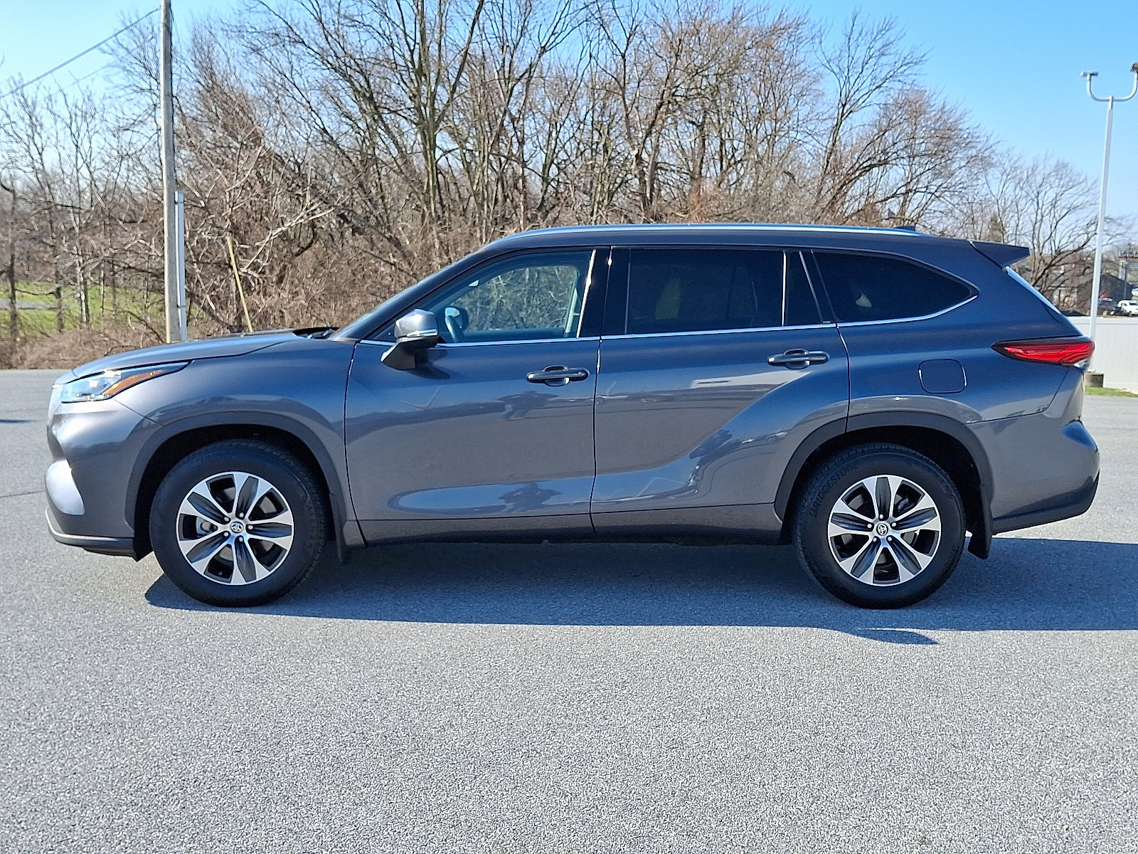 Used 2020 Toyota Highlander XLE image 4