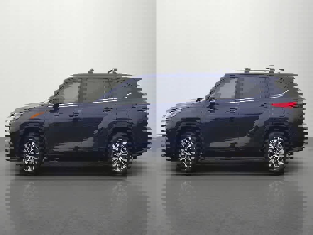 Used 2023 Toyota Highlander XLE image 3