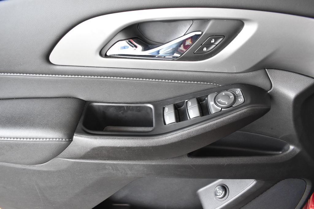 Used 2023 Chevrolet Traverse LT FWD image 21
