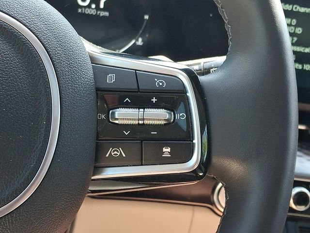 Used 2024 Kia Carnival SX Prestige FWD image 24