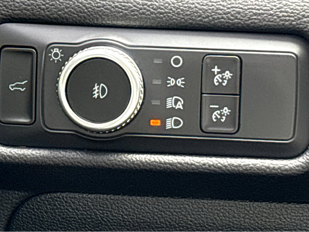 Used 2021 Ford Explorer XLT w/ Equipment Group 202A image 8