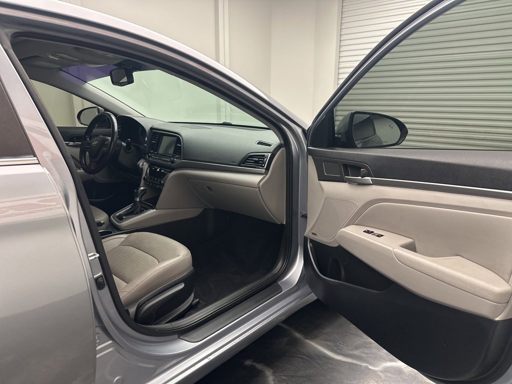 Used 2017 Hyundai Elantra Limited w/ Limited Tech Package 04 image 7
