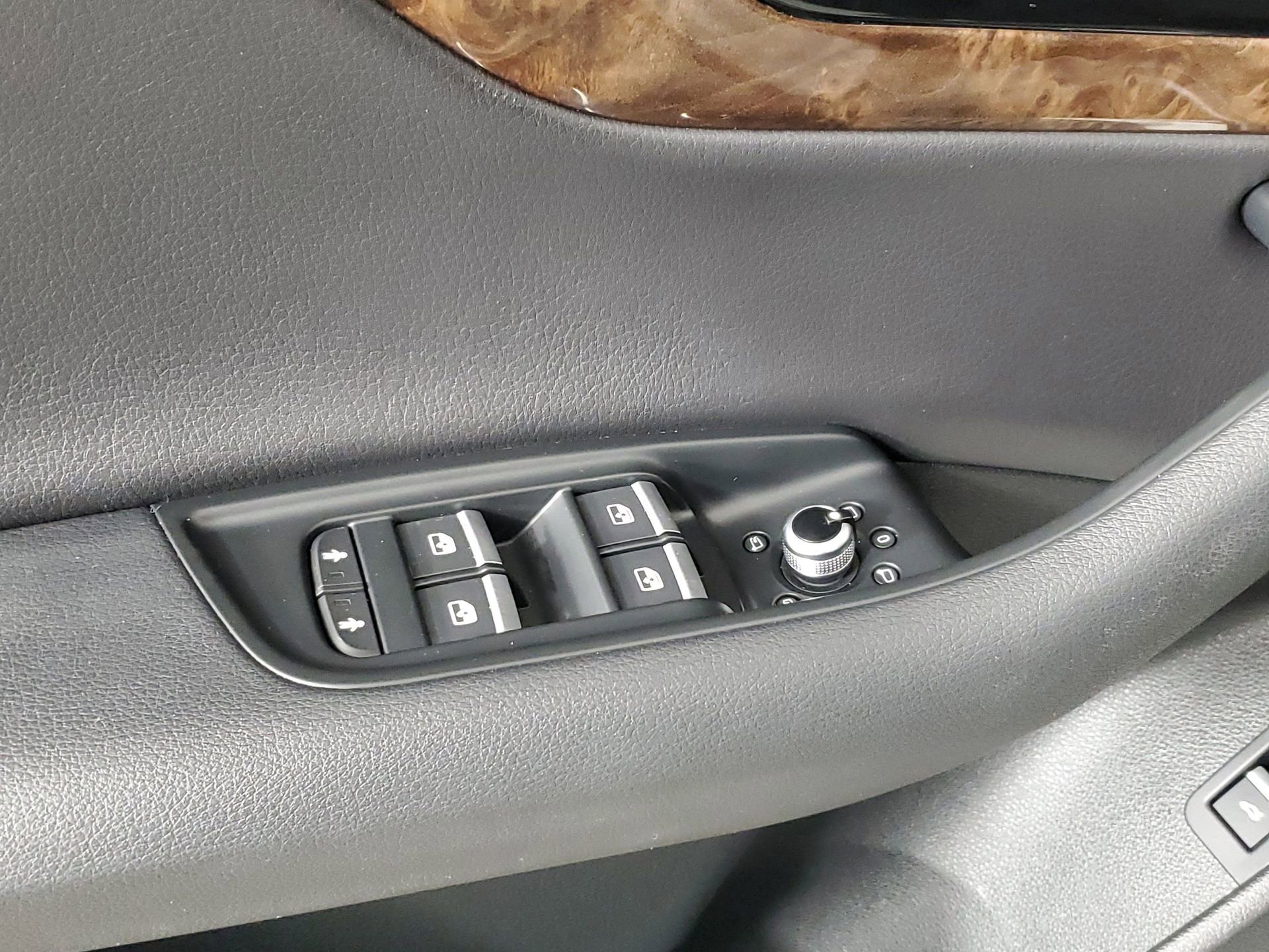 Used 2017 Audi Q7 3.0T Premium Plus image 31