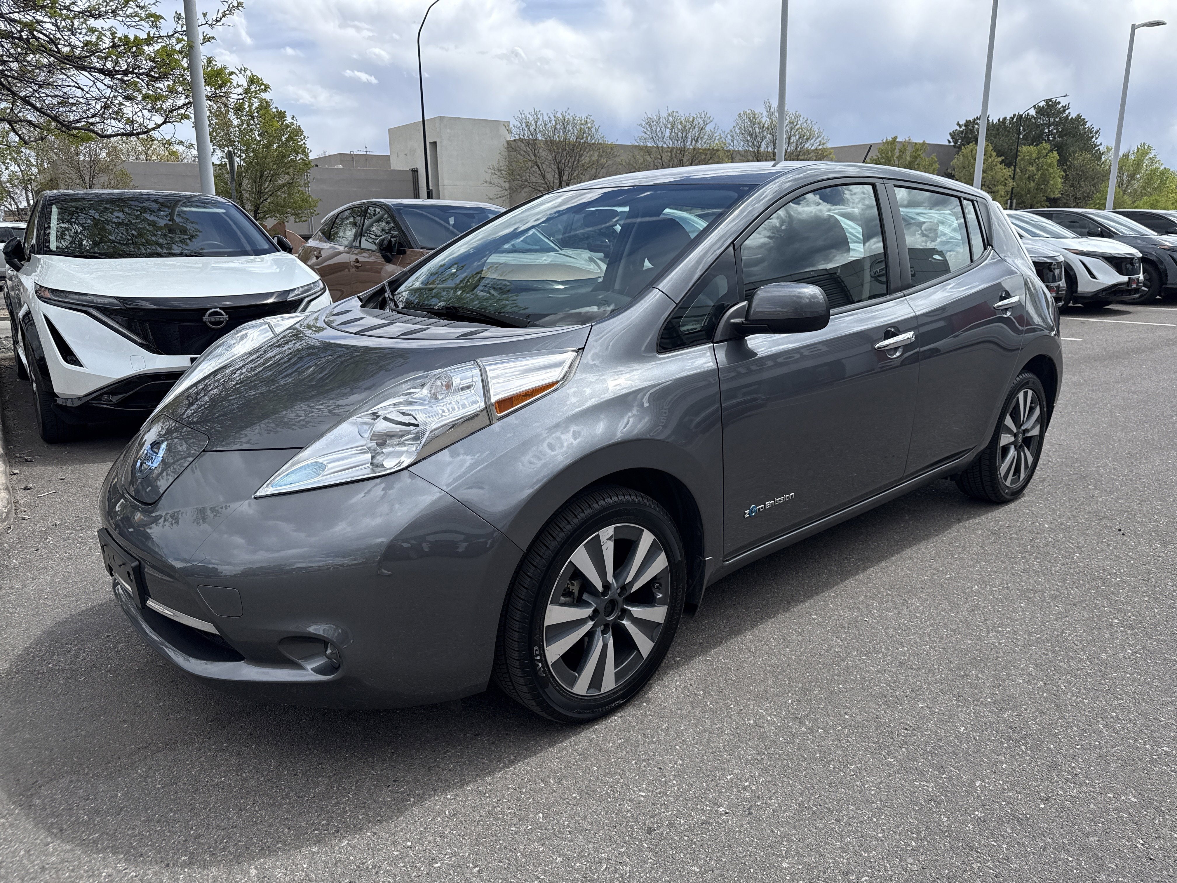Used 2017 Nissan Leaf SV w/ Protection Package image 3