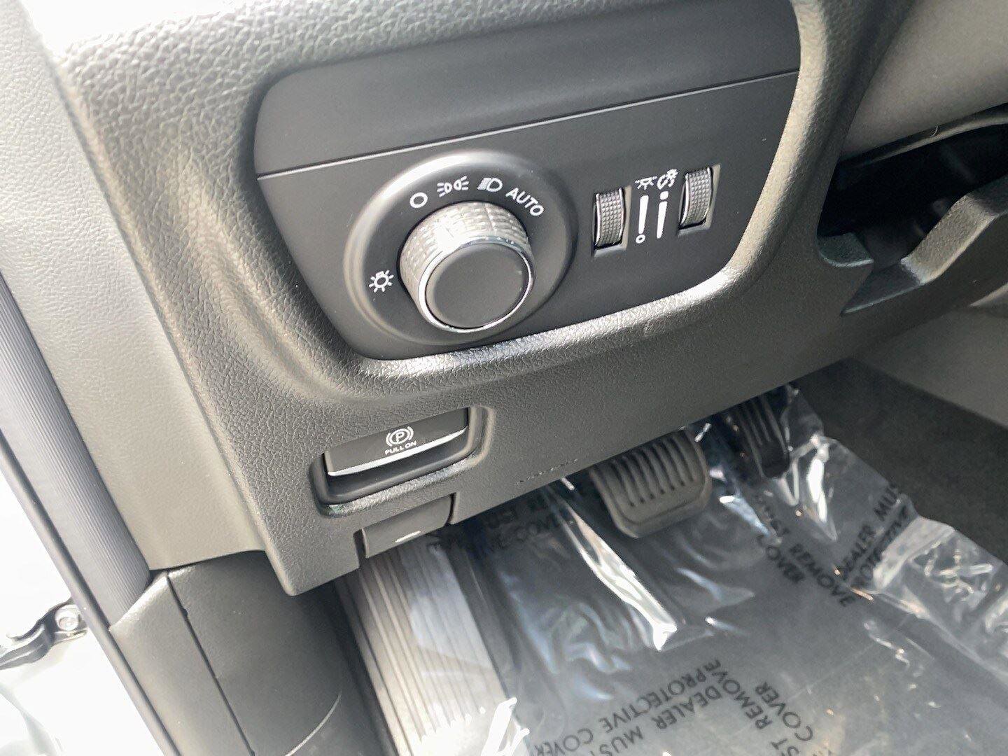 New 2025 Jeep Grand Cherokee Altitude image 6