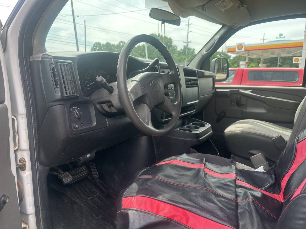 Used 2005 Chevrolet Express 2500 RWD image 13