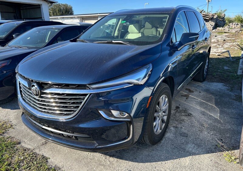 Used 2023 Buick Enclave Essence image 2