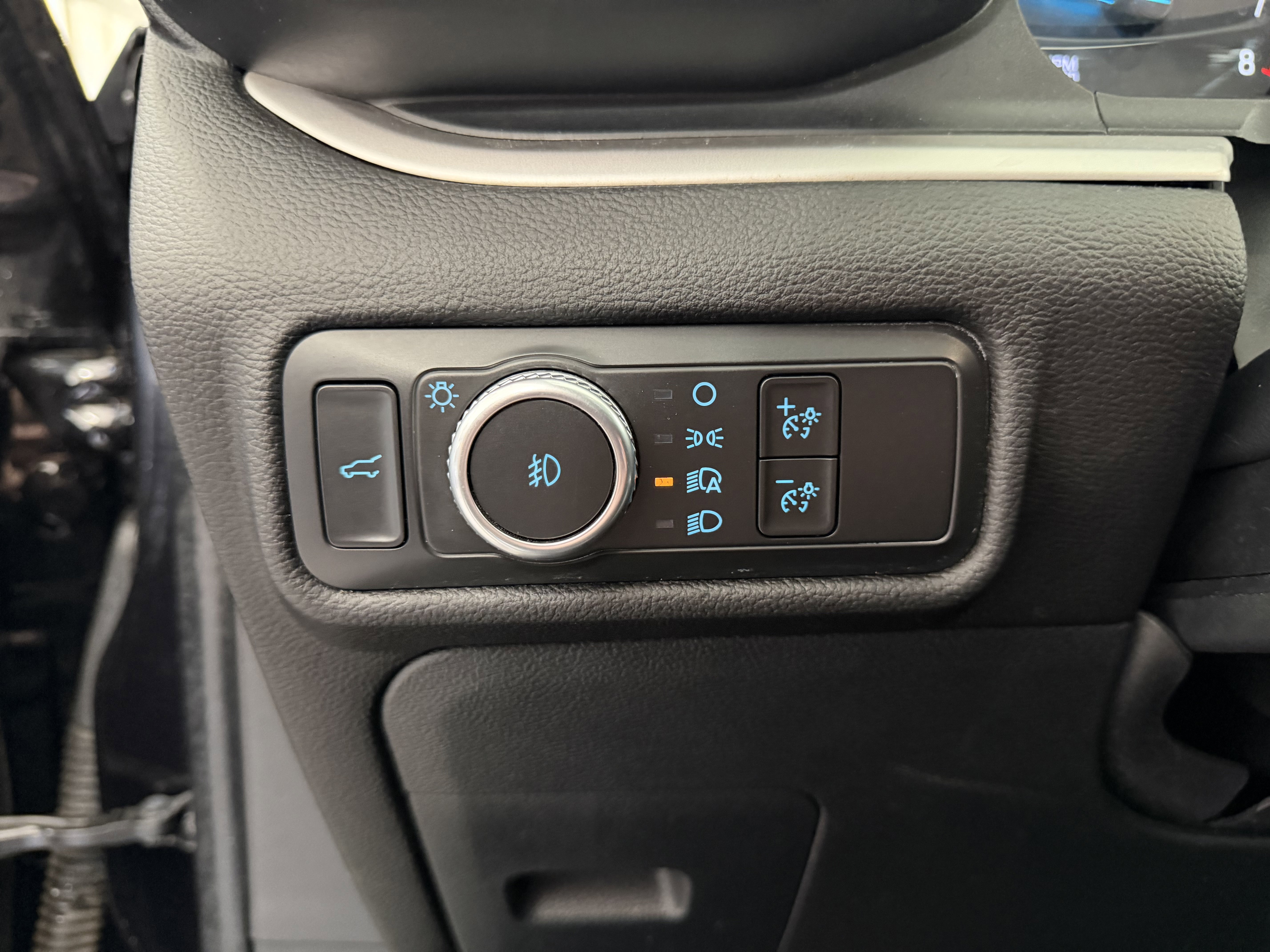 Used 2022 Ford Explorer XLT w/ Equipment Group 202A RWD image 13