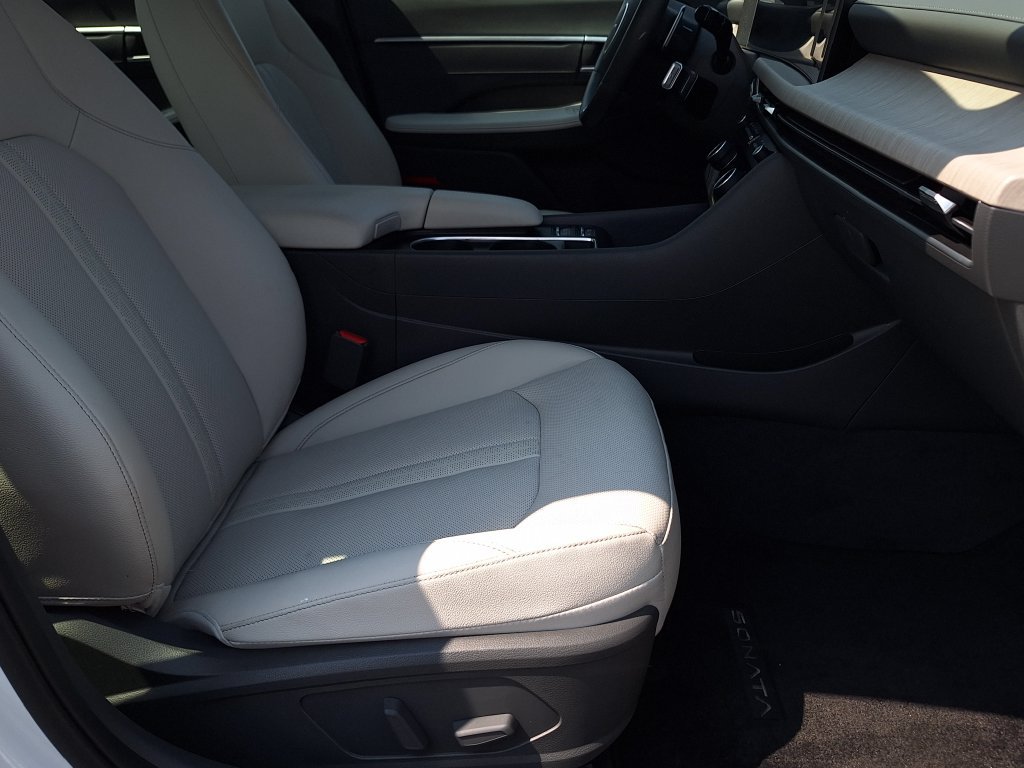 Certified 2025 Hyundai Sonata Limited FWD image 28