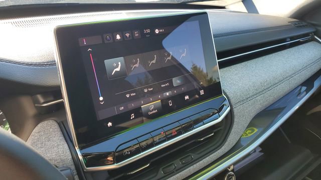 Certified 2024 Jeep Compass Latitude image 11