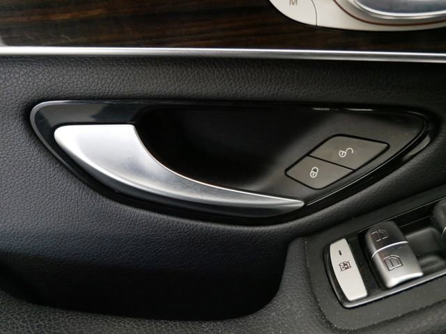 Used 2018 Mercedes-Benz GLC 300 4MATIC image 15