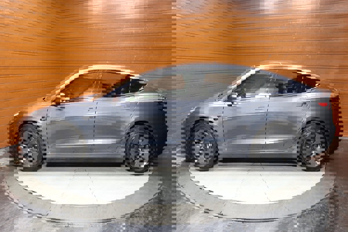Used 2023 Tesla Model 3 Standard Range image 9