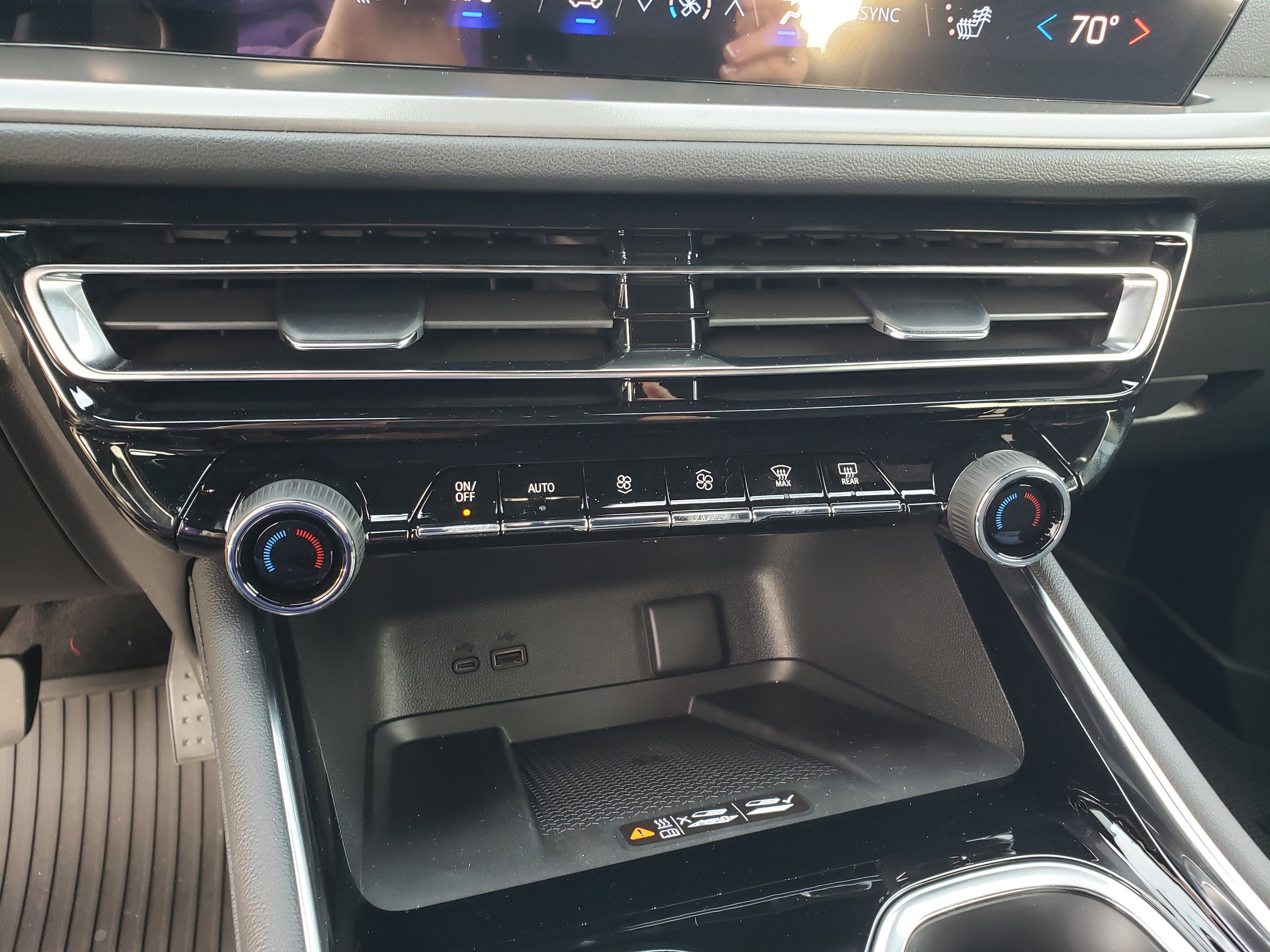 New 2026 Chevrolet Traverse LT w/ Midnight/Sport Edition image 24