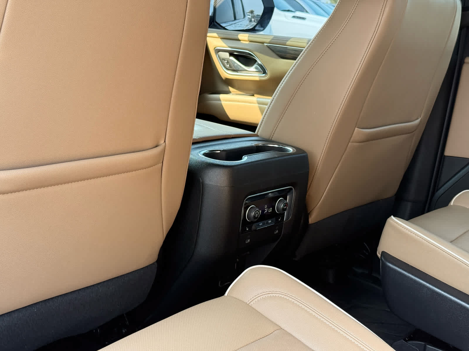 Used 2022 Chevrolet Tahoe Premier AWD/4WD image 27