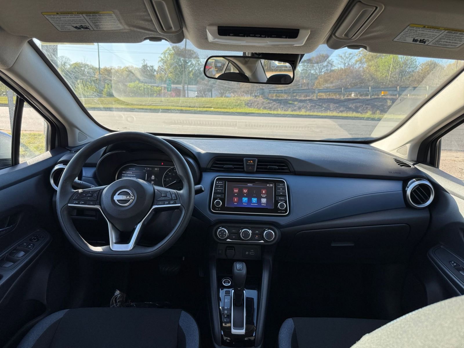 Used 2025 Nissan Versa SV image 29