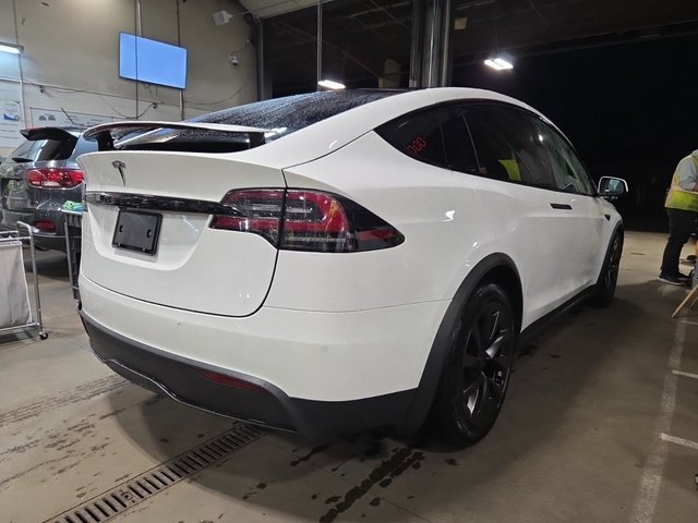 Used 2022 Tesla Model X image 3