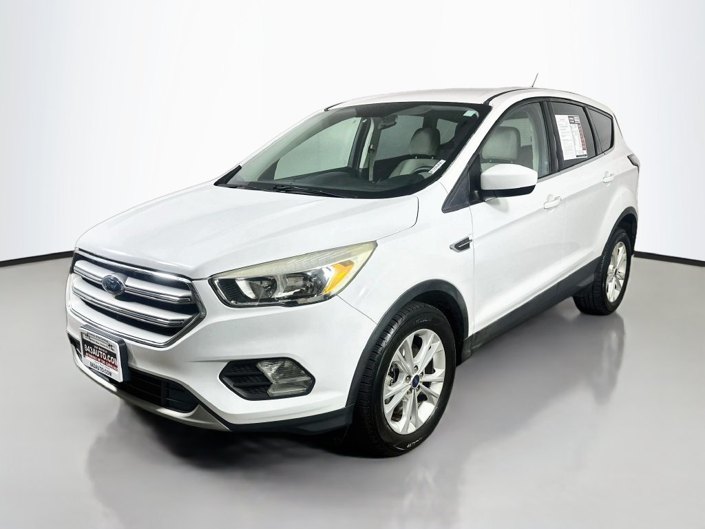 Used 2017 Ford Escape SE FWD image 3