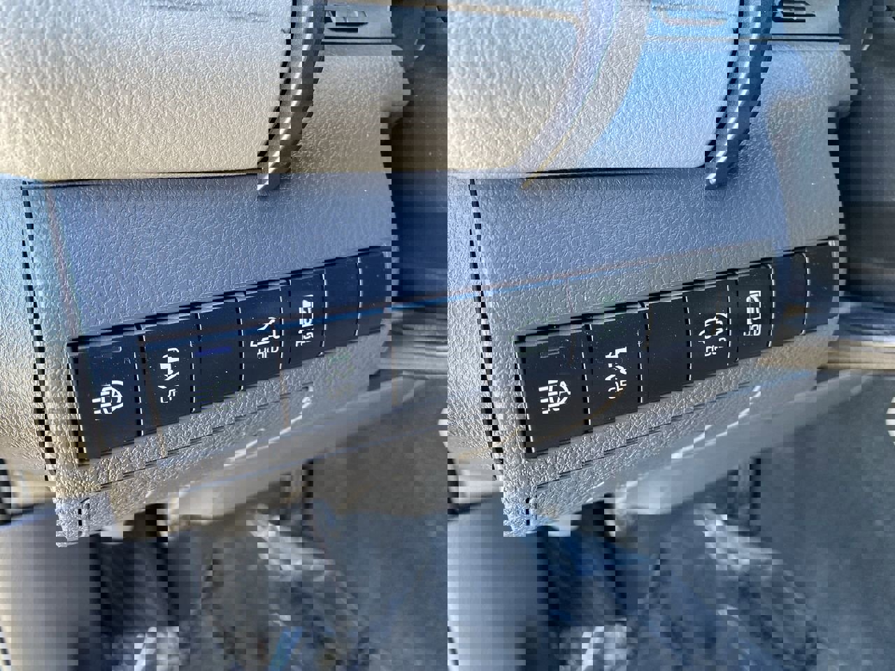 Used 2021 Toyota Camry SE w/ Carpet Mat Package (TMS) image 13