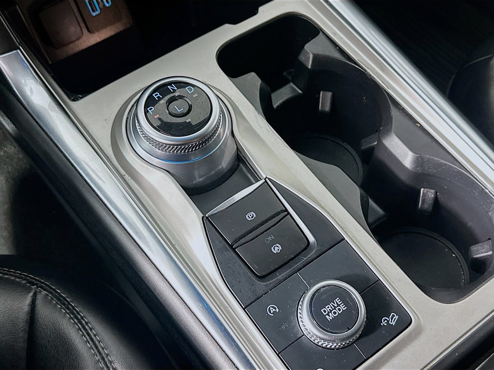 Used 2021 Ford Explorer XLT w/ Equipment Group 202A AWD/4WD image 17