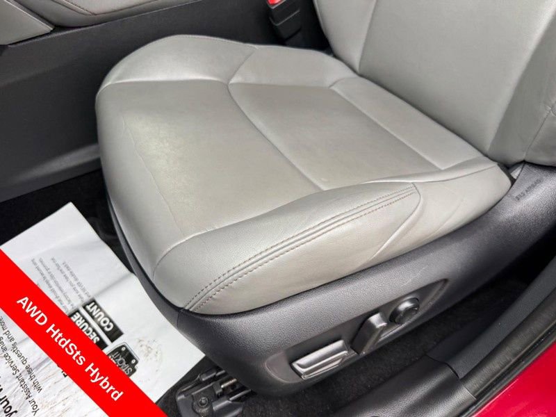 Used 2022 Toyota Venza XLE image 17