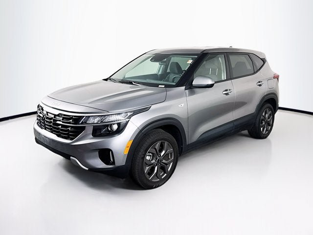 Certified 2025 Kia Seltos LX AWD/4WD image 1