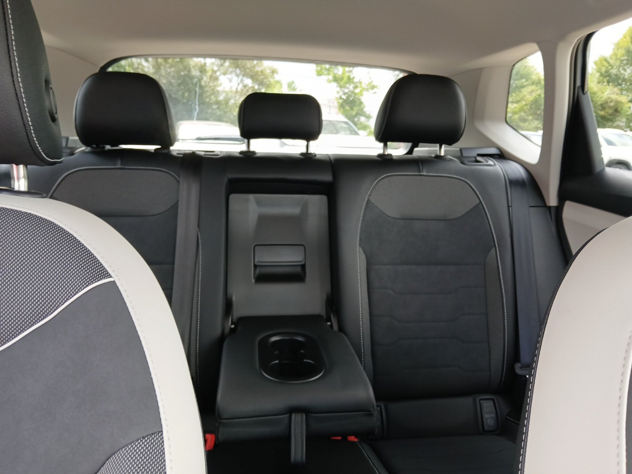 New 2027 Volkswagen Taos SE FWD image 25
