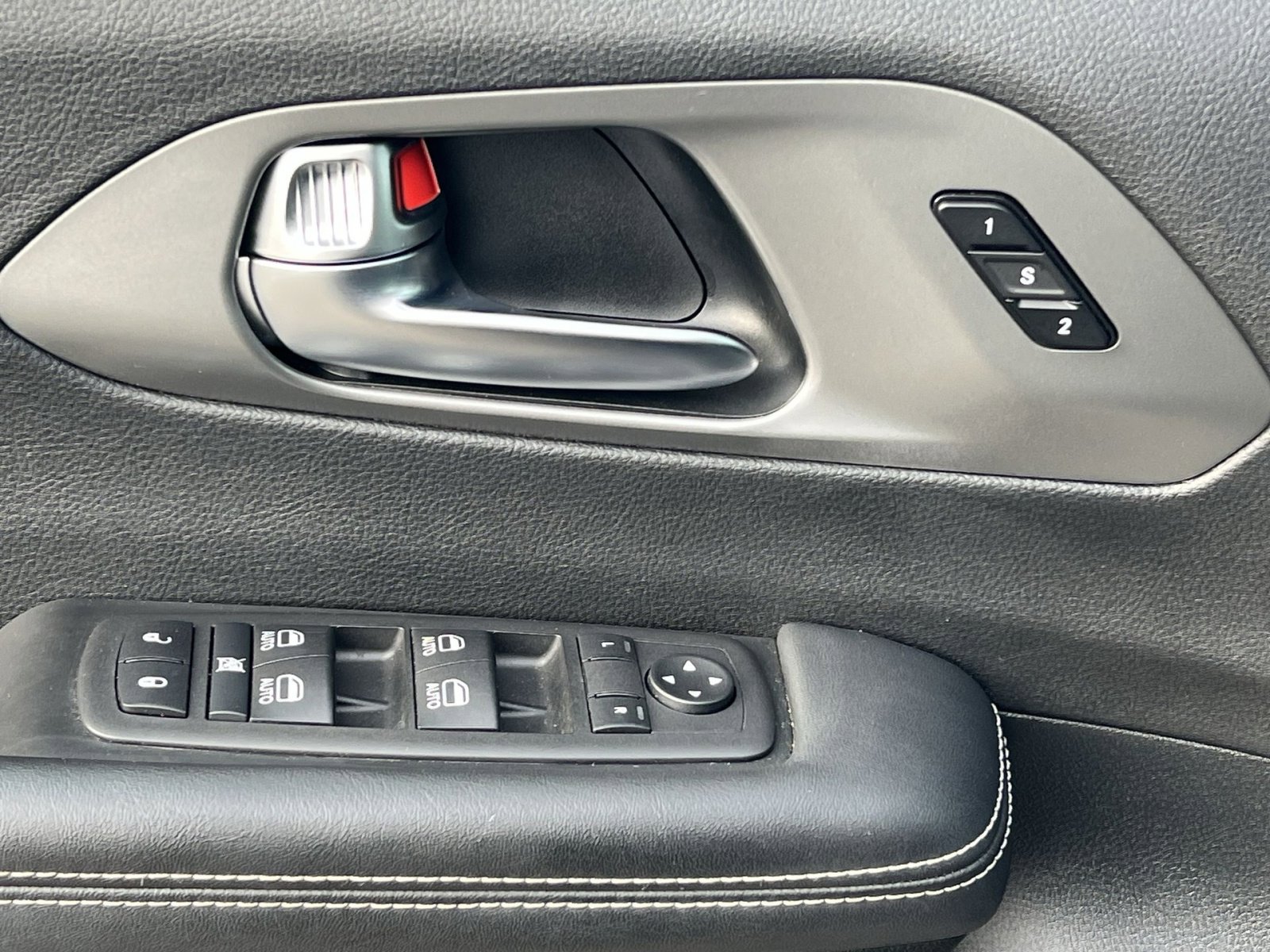 Used 2025 Chrysler Pacifica Select FWD image 23