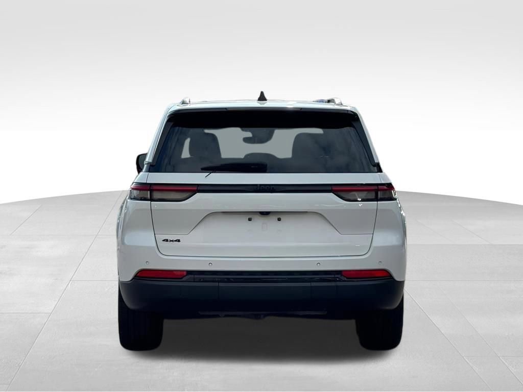Used 2023 Jeep Grand Cherokee Altitude image 7