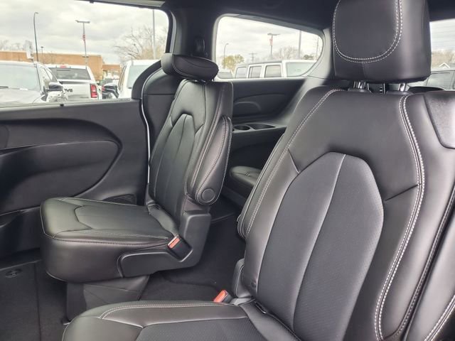 New 2026 Chrysler Pacifica Select AWD/4WD image 15