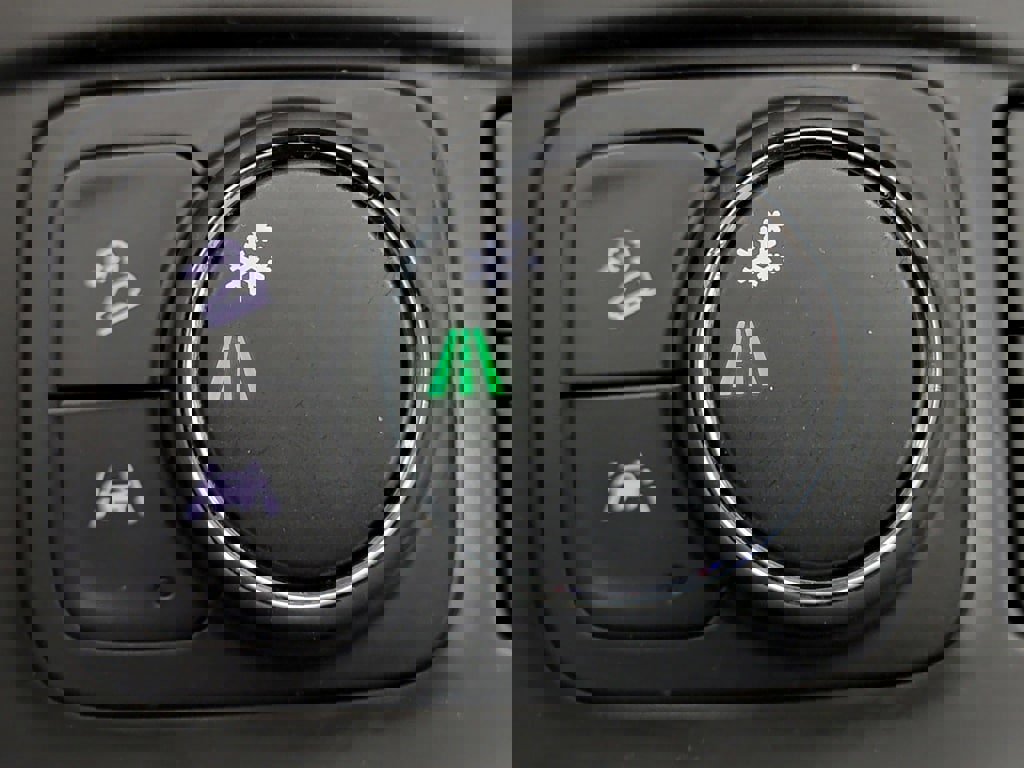 Used 2023 GMC Terrain SLT image 27