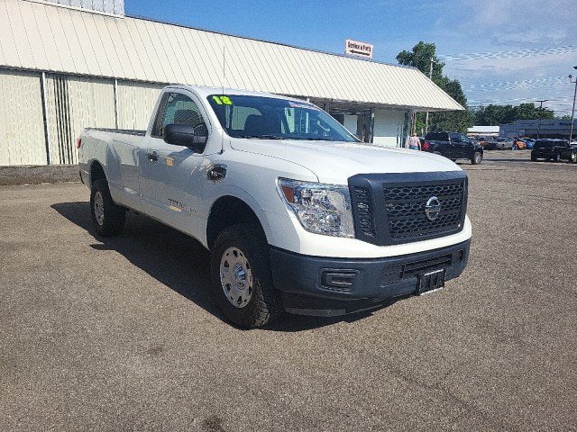 Used 2018 Nissan Titan S w/ HD Front GAWR Package AWD/4WD image 5