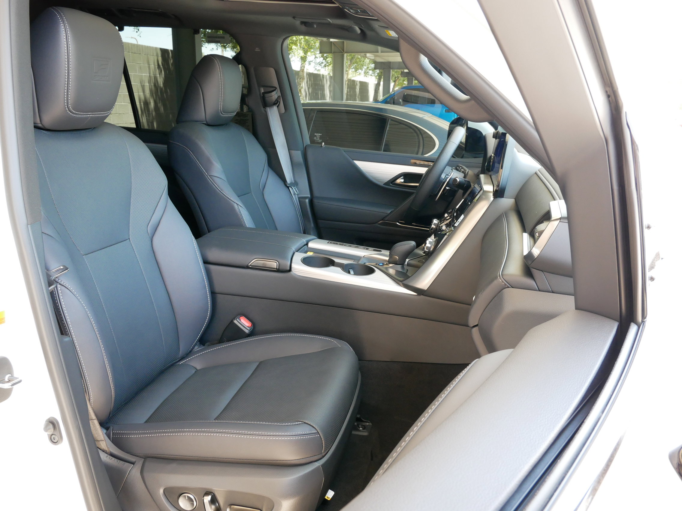 New 2025 Lexus LX 700h F Sport image 8