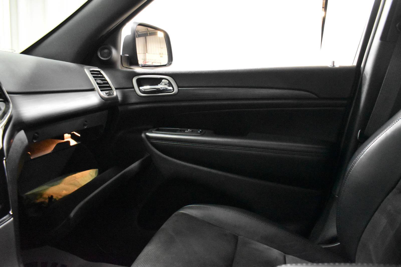 Used 2021 Jeep Grand Cherokee Laredo X image 19