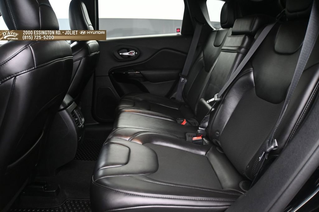 Used 2019 Jeep Cherokee Latitude Plus FWD image 11