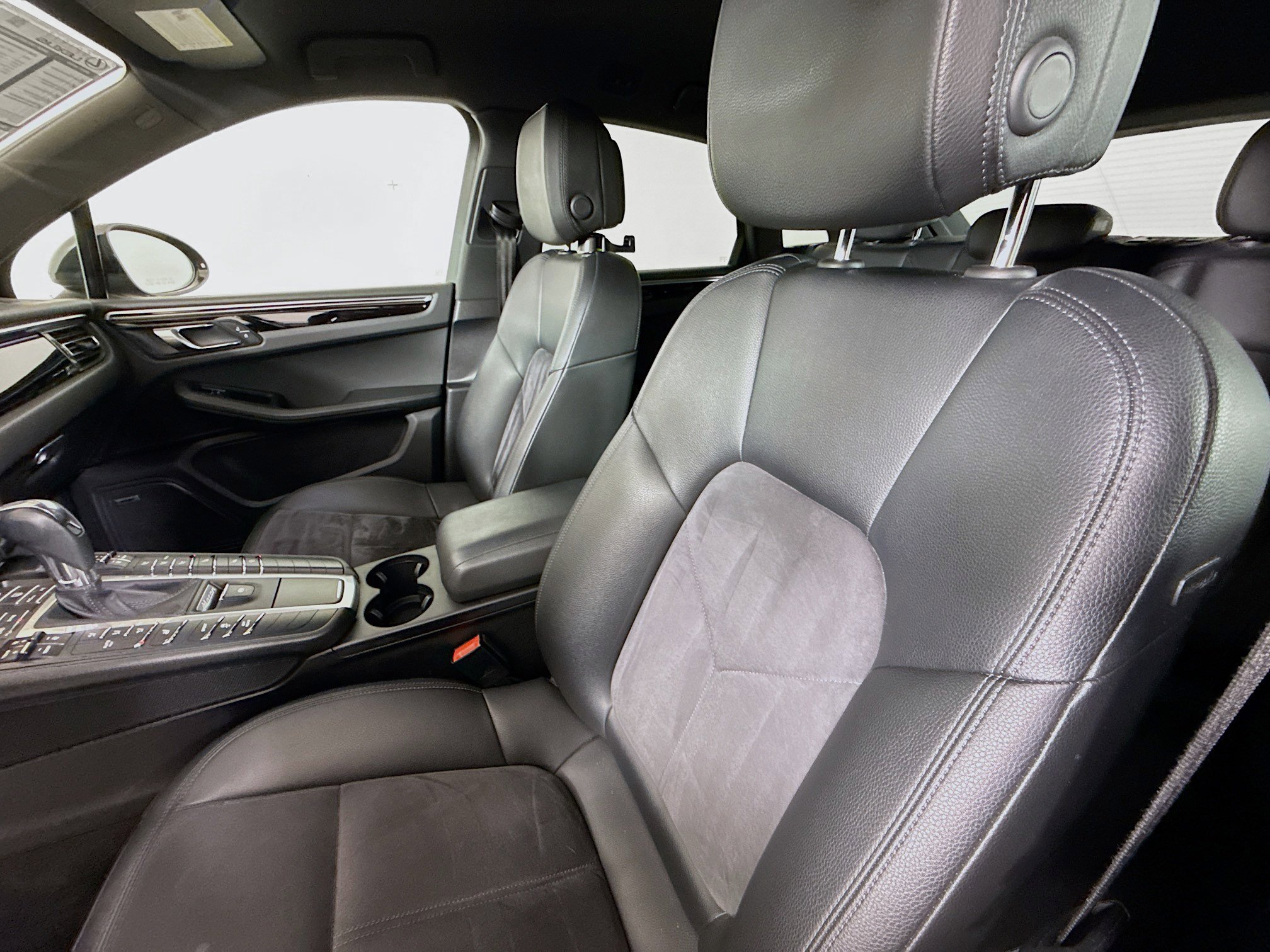 Used 2020 Porsche Macan image 11