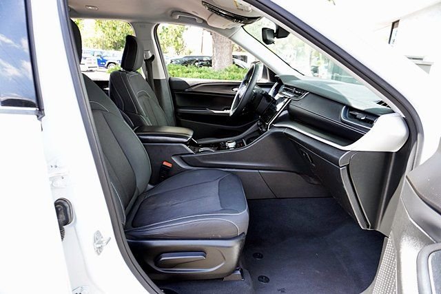 Certified 2023 Jeep Grand Cherokee L Laredo RWD image 11