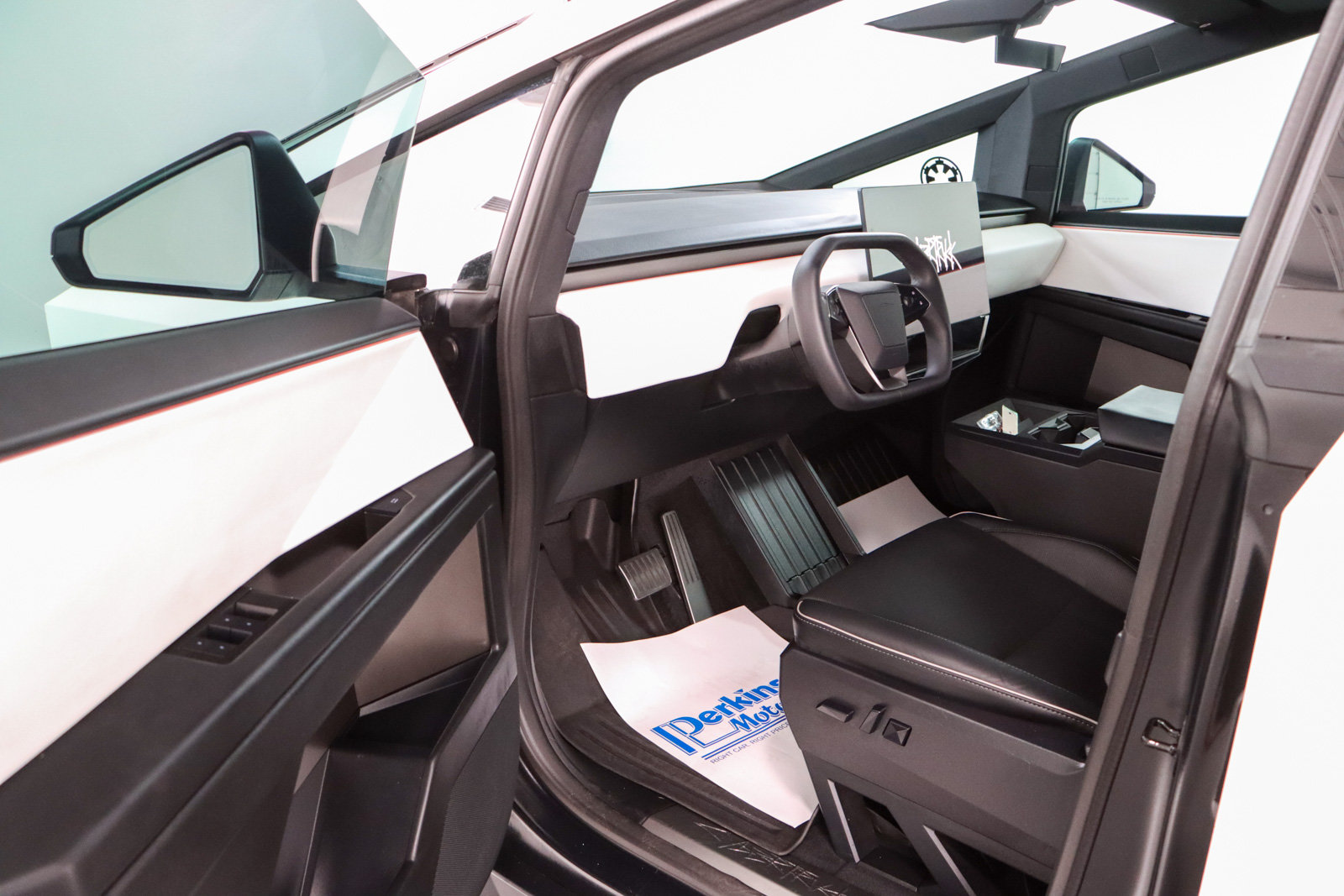 Used 2024 Tesla Cybertruck AWD Crew Cab image 3