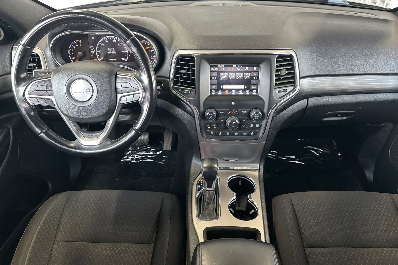 Used 2021 Jeep Grand Cherokee Laredo image 12