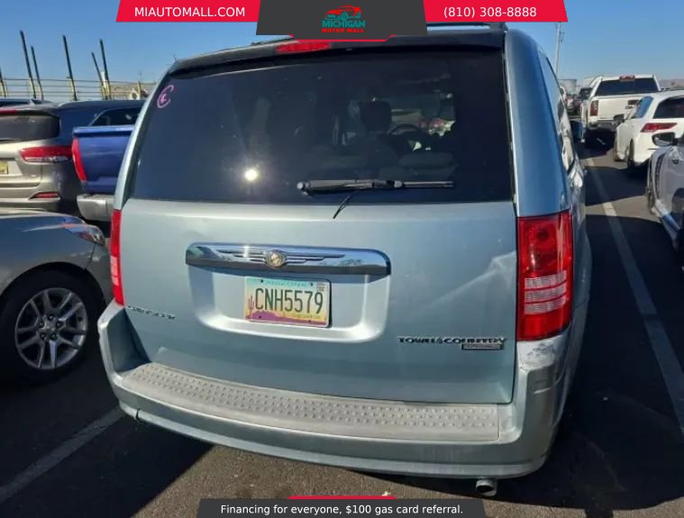 Used 2009 Chrysler Town & Country Touring image 3