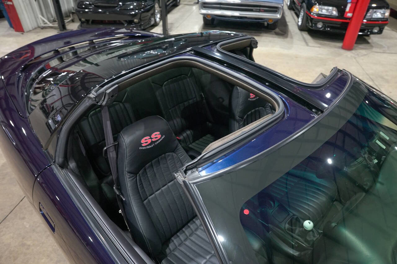 Used 2001 Chevrolet Camaro Z28 w/ SS Performance/Appearance Pkg RWD image 20