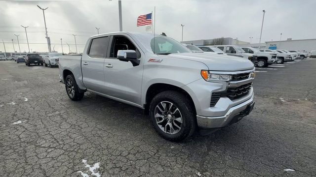 Used 2022 Chevrolet Silverado 1500 LT AWD/4WD image 2
