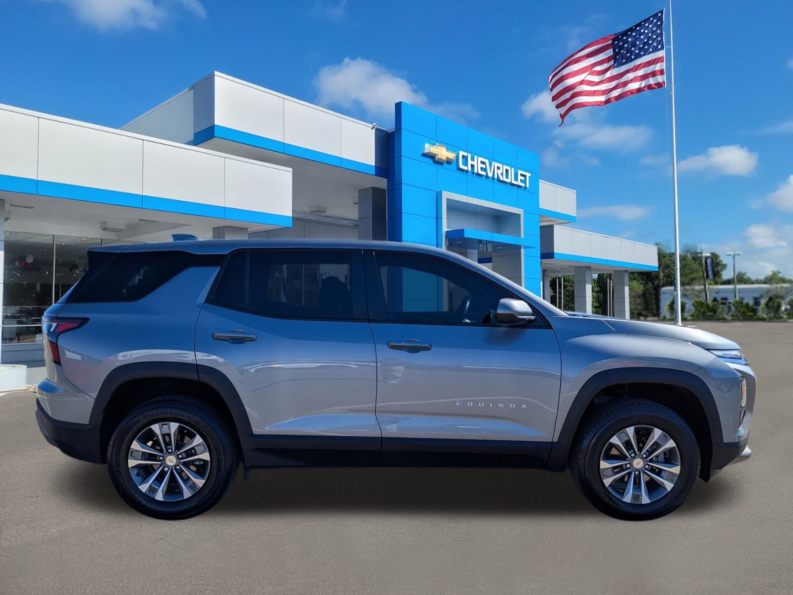 Used 2026 Chevrolet Equinox LT image 3