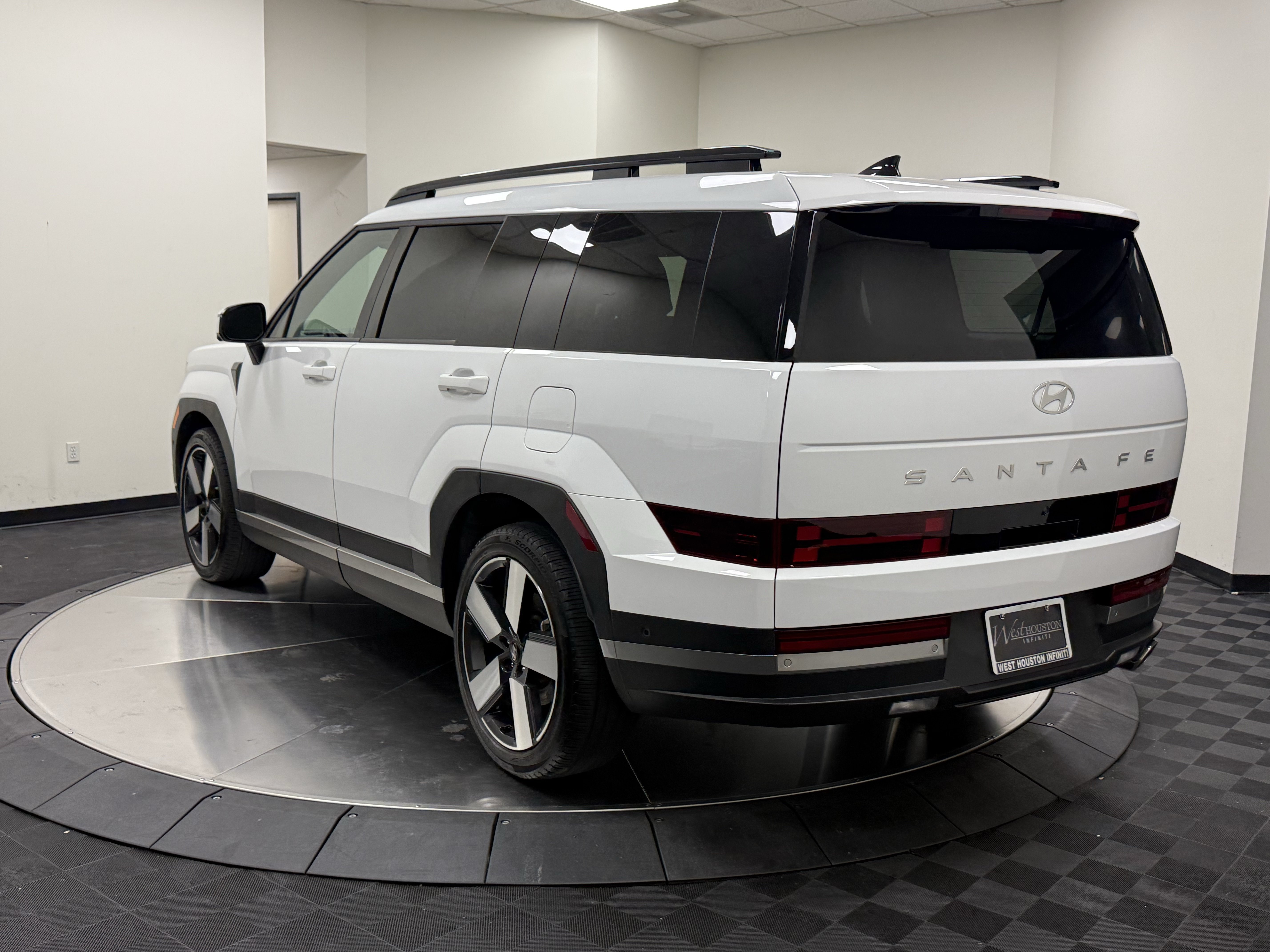 Used 2025 Hyundai Santa Fe Limited FWD image 6