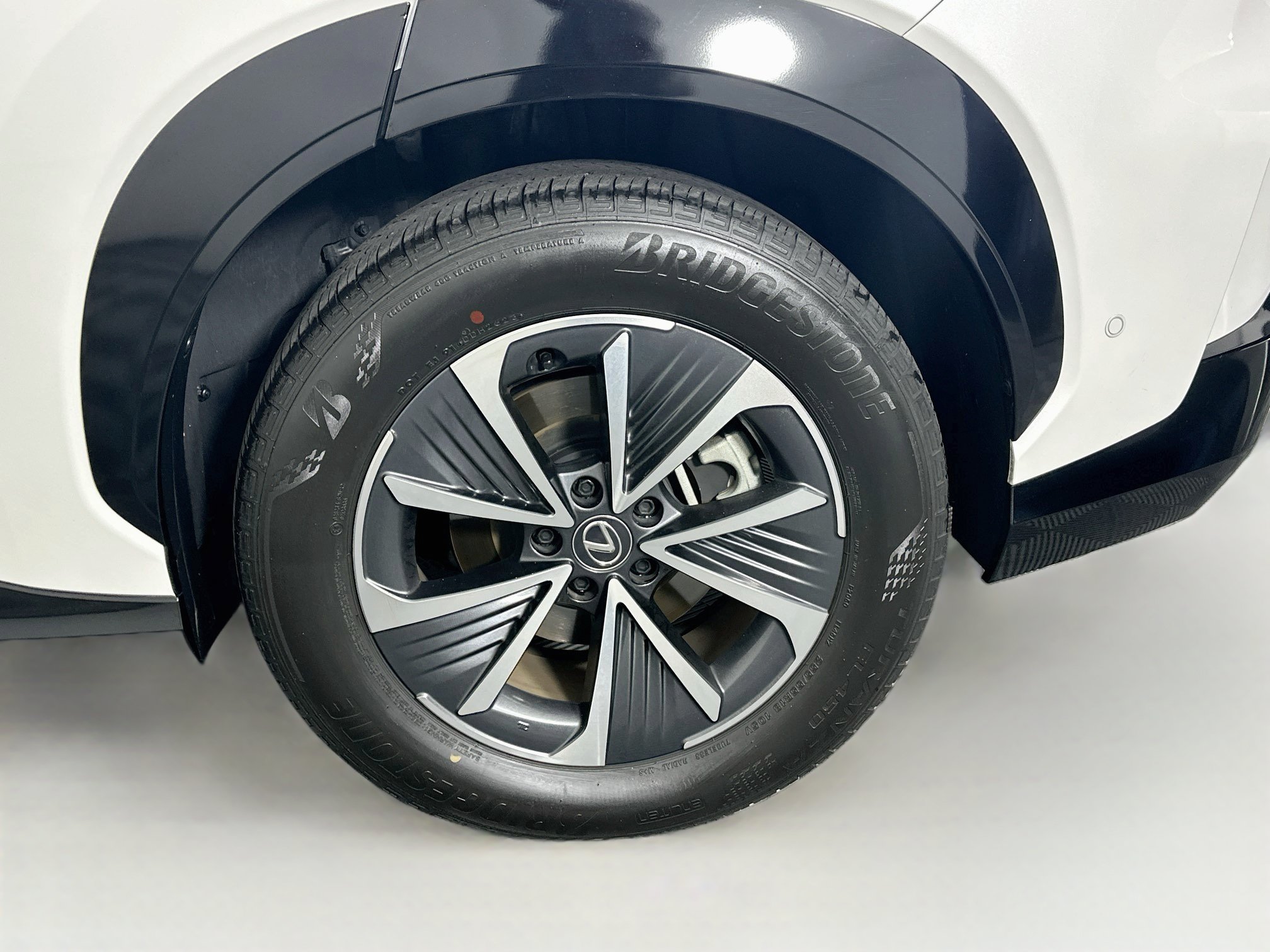 Used 2023 Lexus RZ 450e Premium w/ Technology Package AWD/4WD image 11